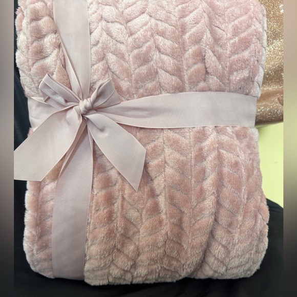 Other - Luxurious Pink Throw Blanket | NEW